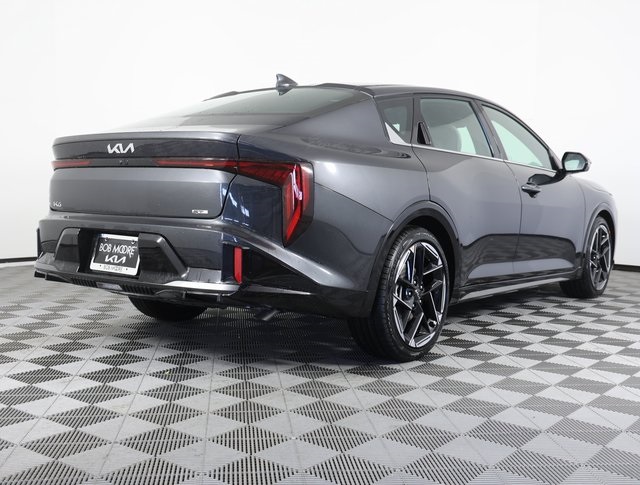 2025 Kia K4 GT-Line photo 4