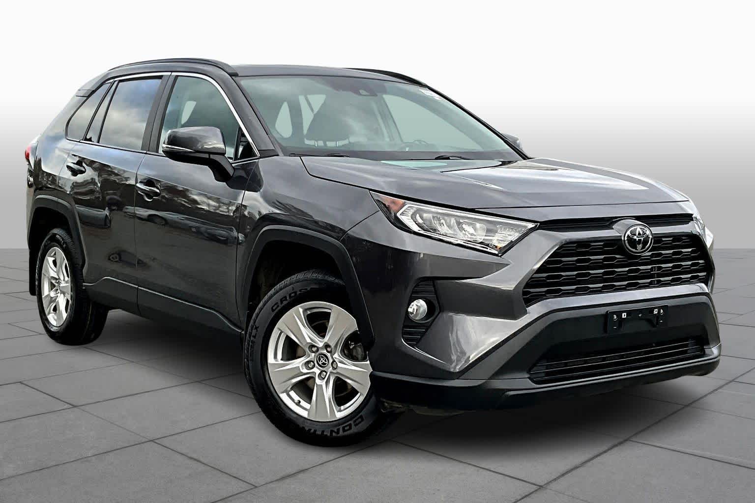 2021 Toyota RAV4 XLE photo 2