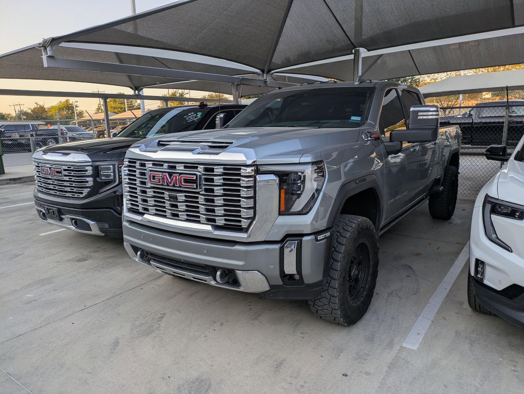 2024 Gmc Sierra HD Denali photo 2