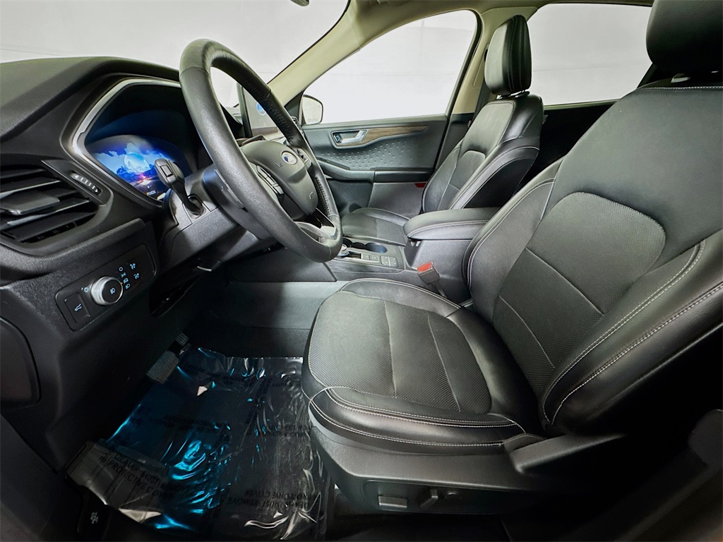 2020 Ford Escape Titanium photo 6