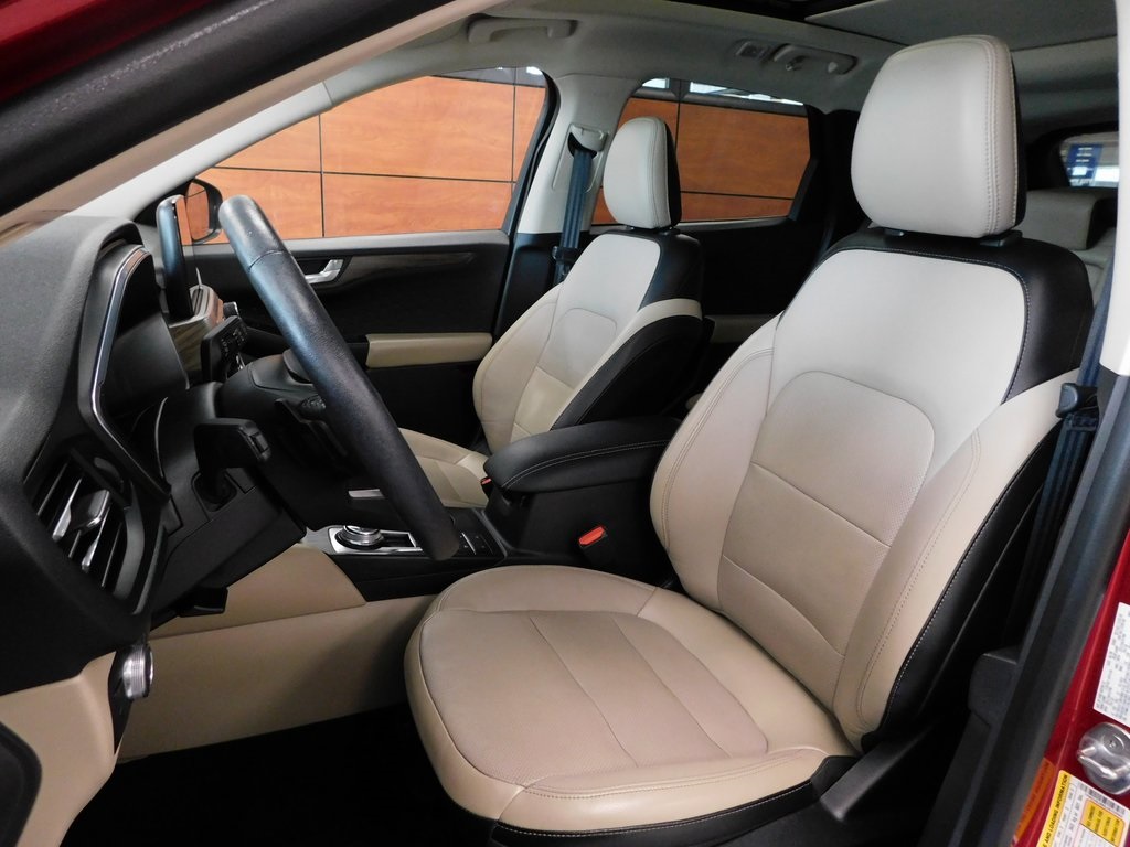 2020 Ford Escape Titanium photo 17