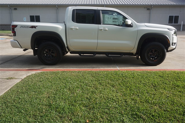 2026 Nissan Frontier PRO-4X photo 3