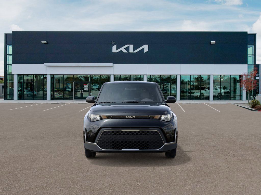 2025 Kia Soul LX photo 2