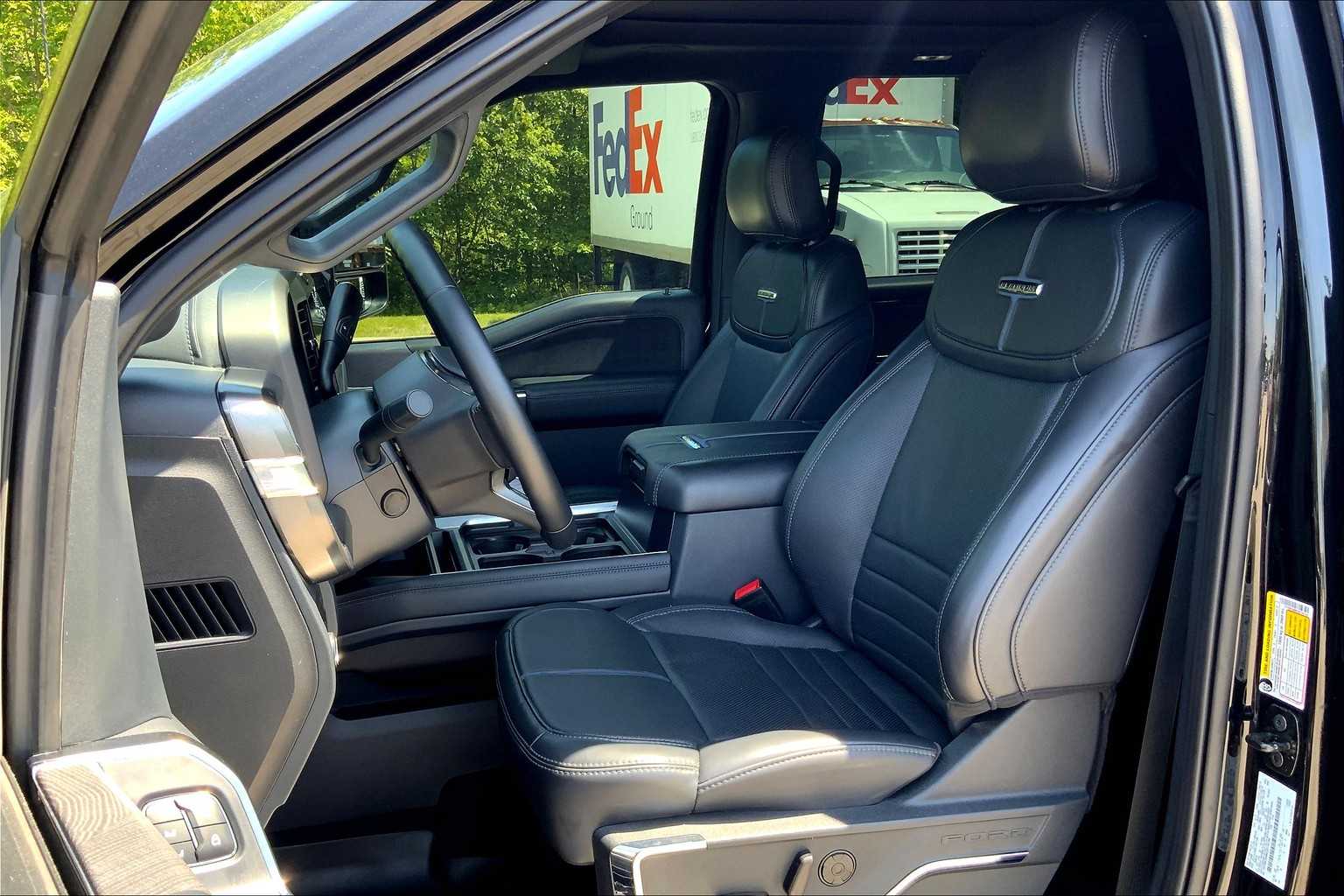 2025 Ford F-350 Platinum photo 8