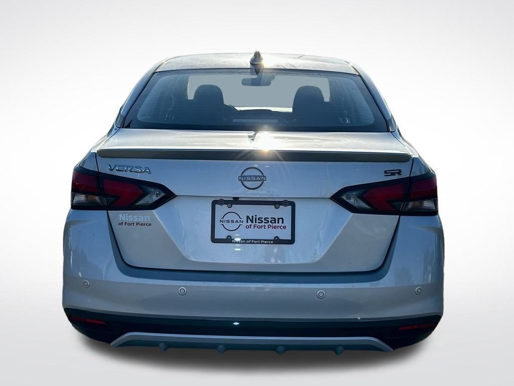 2025 Nissan Versa SR photo 5