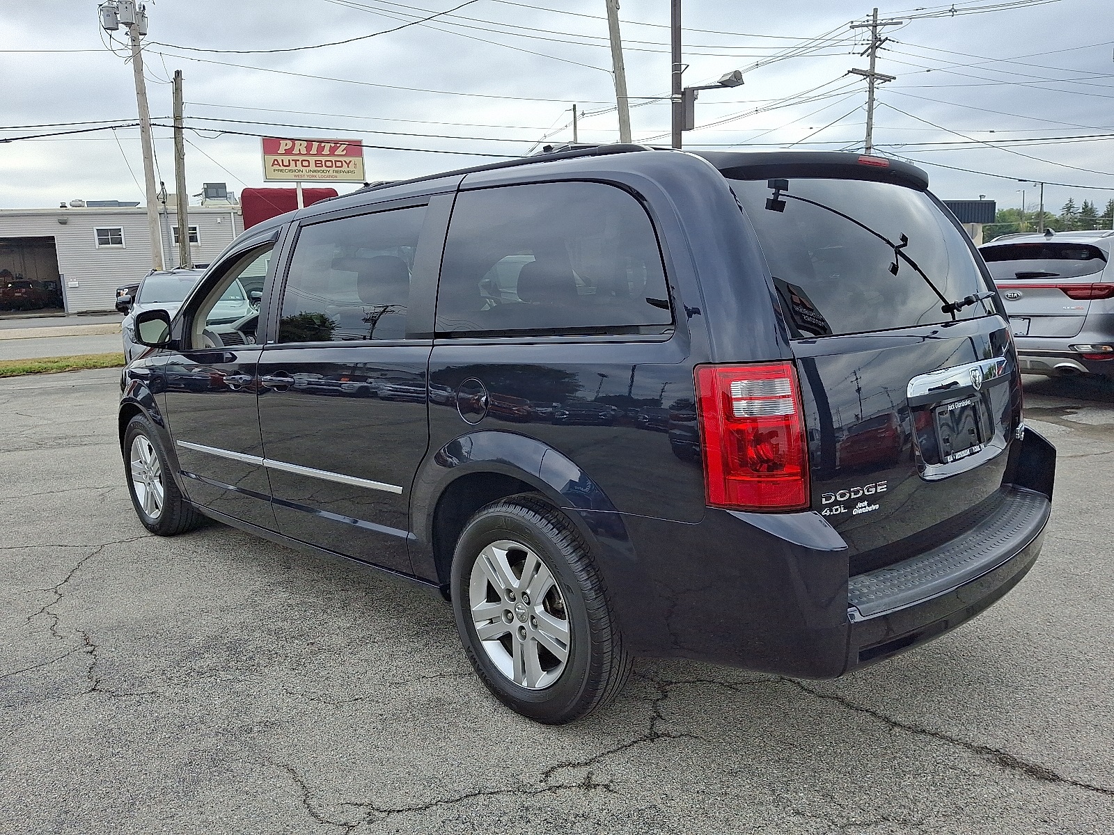2010 Dodge Grand Caravan SXT Crew photo 5