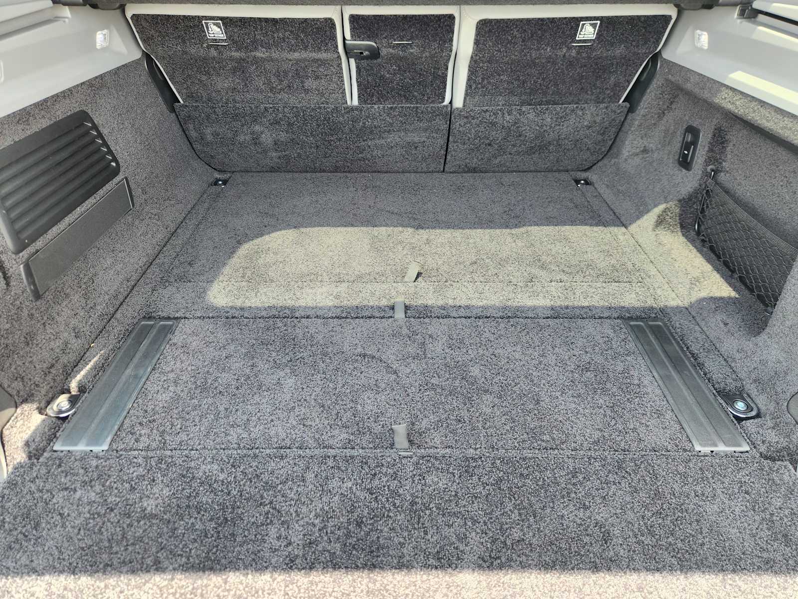 2023 Land Rover Range Rover SV photo 30