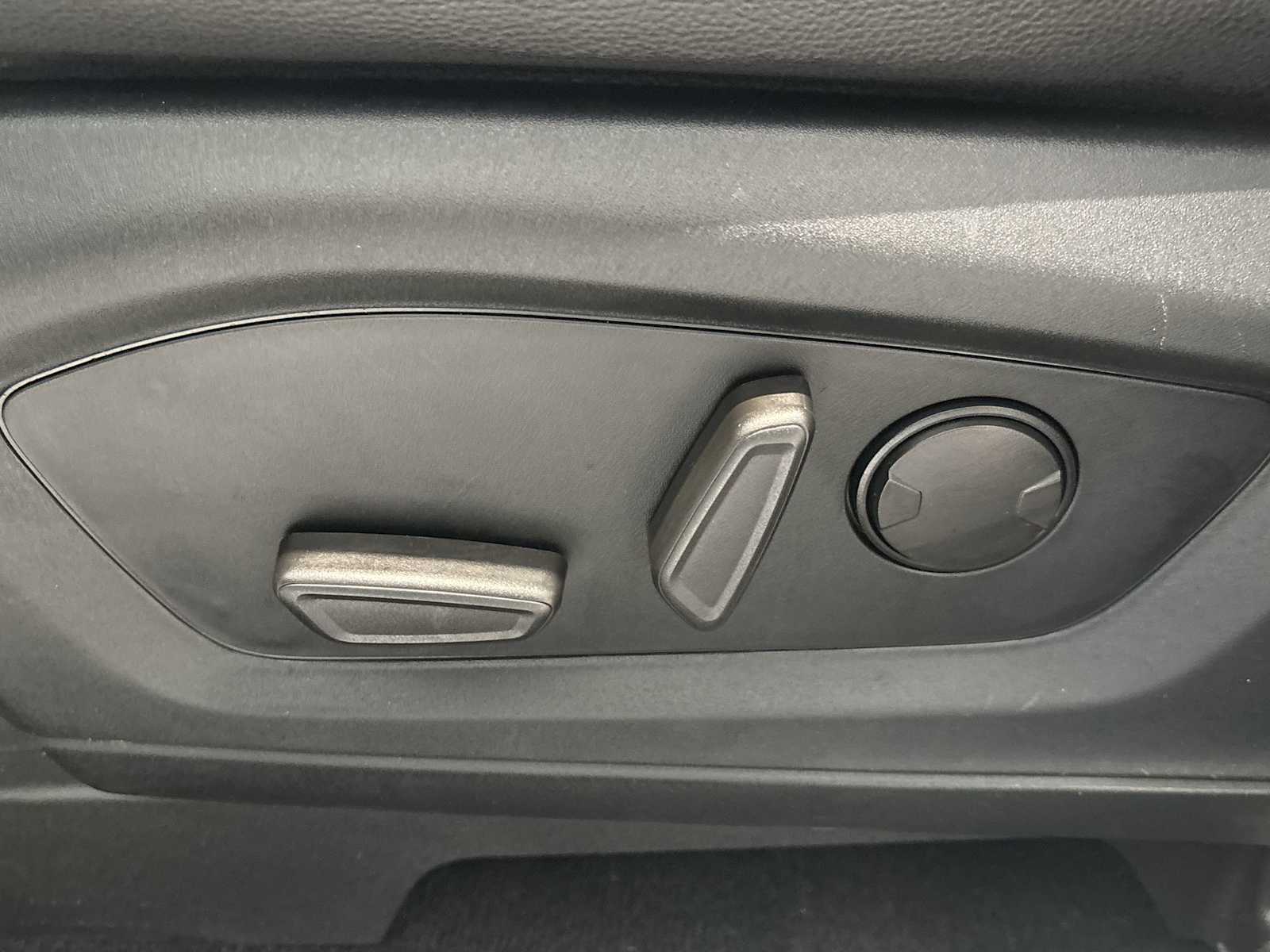 2020 Ford Explorer XLT photo 31