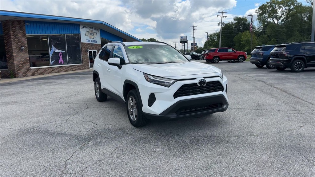 2023 Toyota RAV4 XLE photo 2