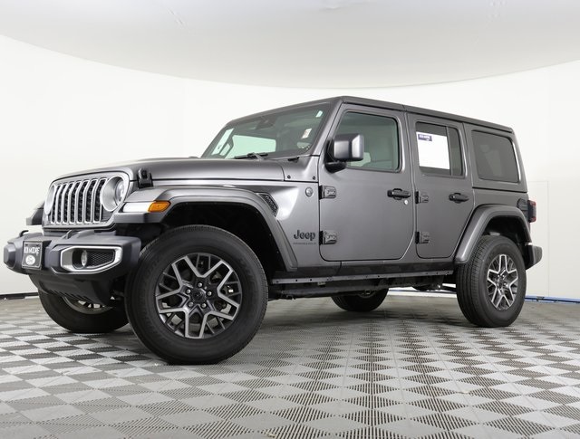 2025 Jeep Wrangler 4-Door Sahara's photo