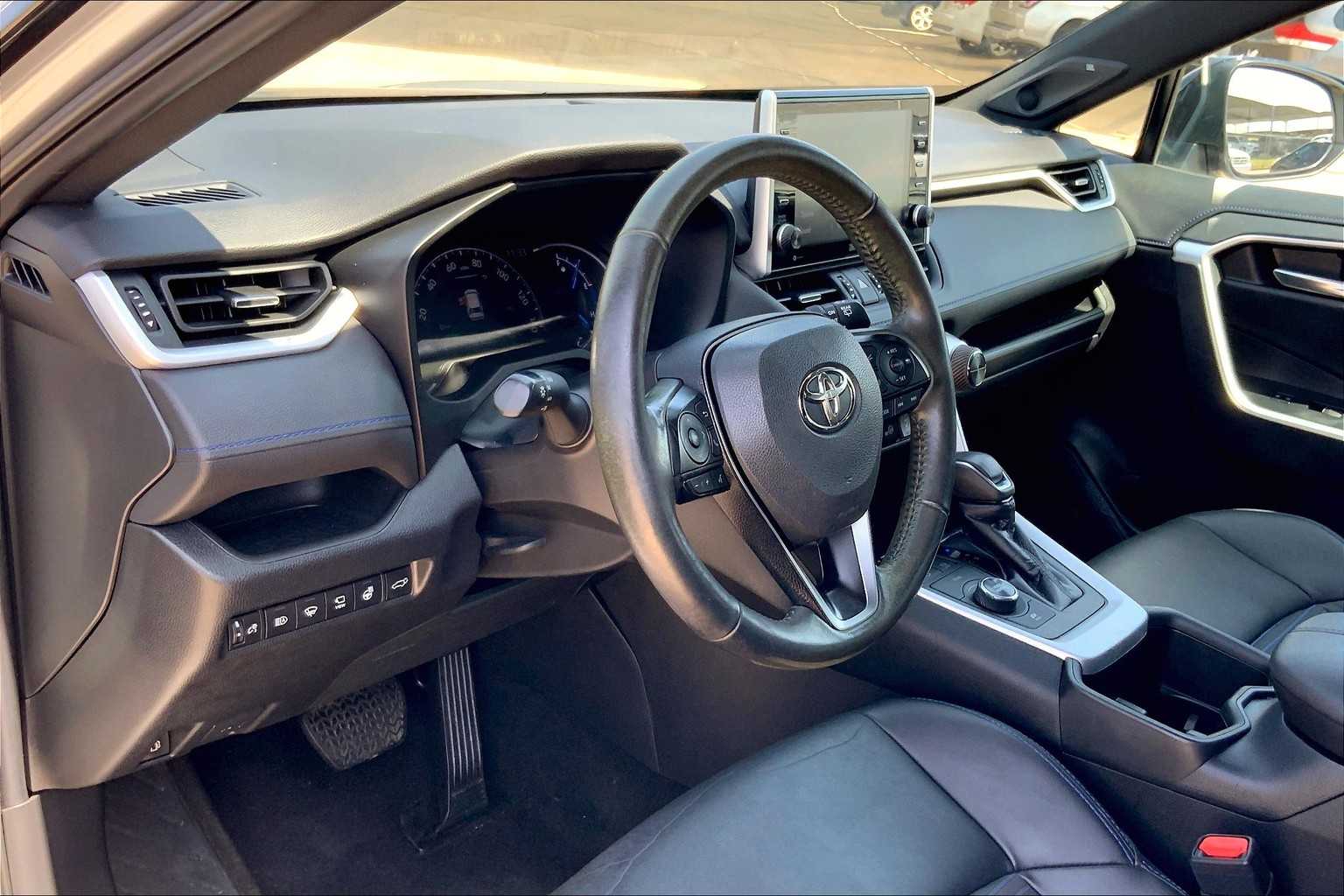 2022 Toyota RAV4 Hybrid XSE photo 16