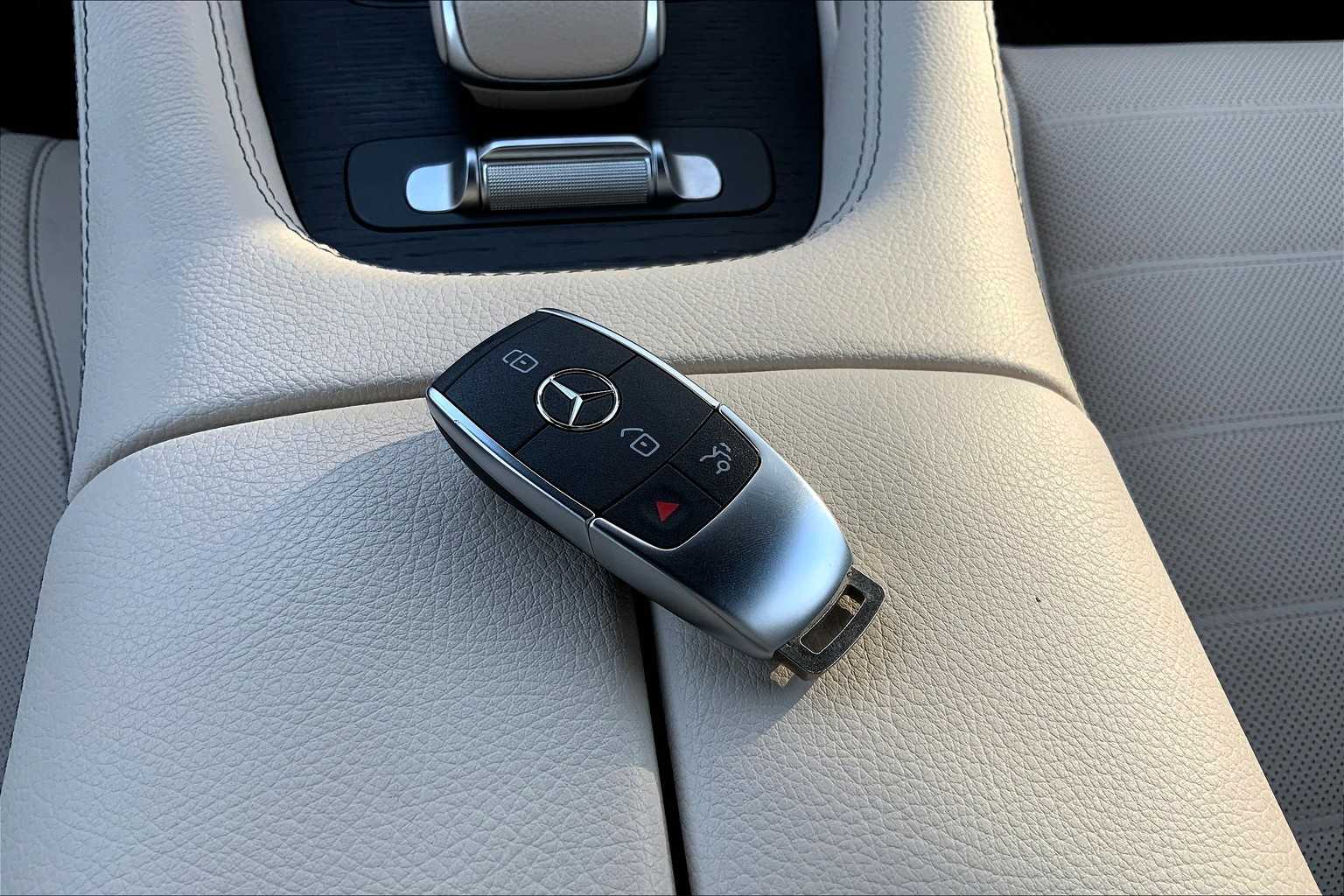 2025 Mercedes Benz GLS 450 4MATIC photo 13