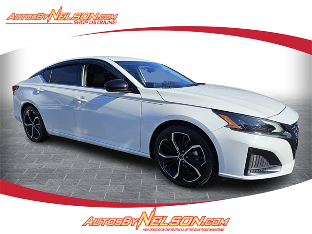 2023 Nissan Altima SR's photo