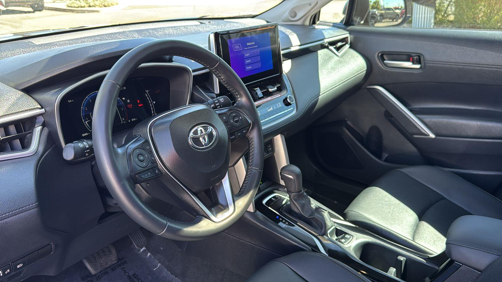 2025 Toyota Corolla Cross XLE photo 21