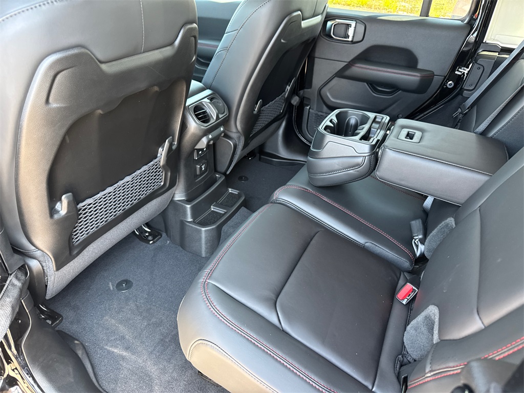 2025 Jeep Wrangler Rubicon photo 17