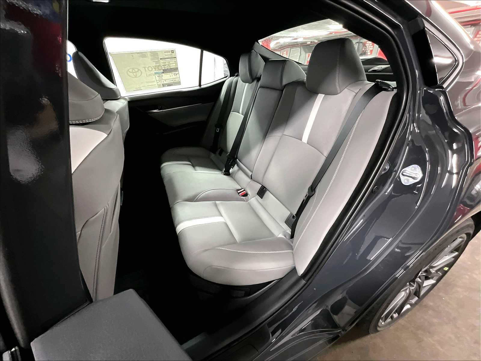 2025 Toyota Camry SE photo 14