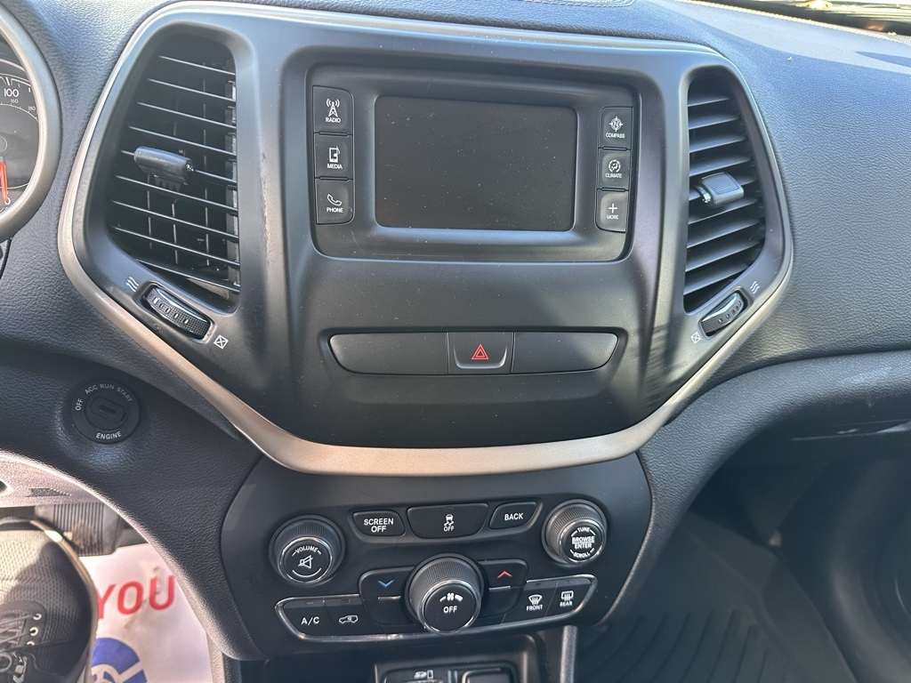 2017 Jeep Cherokee Sport photo 11