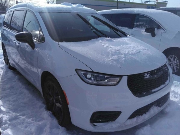 2025 Chrysler Pacifica Limited's photo