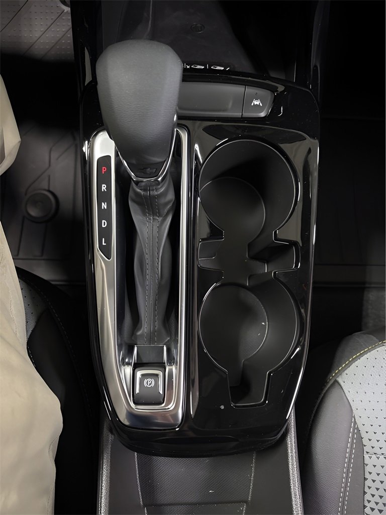 2025 Chevrolet Trax LT photo 13