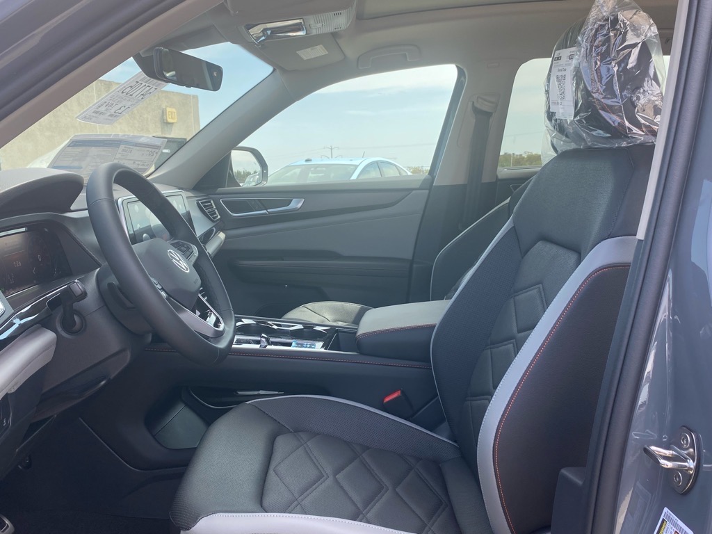 2025 Volkswagen Atlas Peak Edition SE photo 8