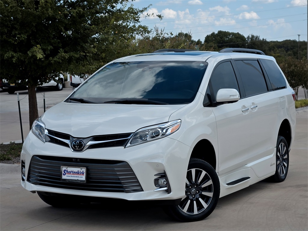 2019 Toyota Sienna Limited Premium photo 2