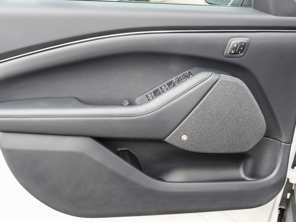 2025 Ford Mustang Mach-E Premium photo 19