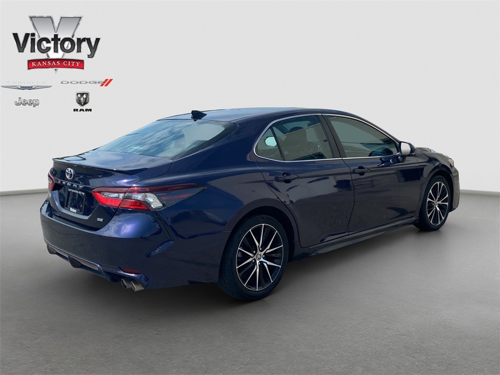 2022 Toyota Camry SE photo 7