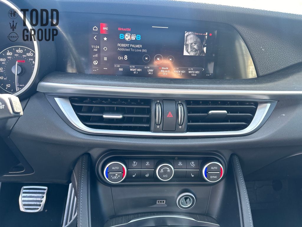 2022 Alfa Romeo Stelvio Ti photo 17