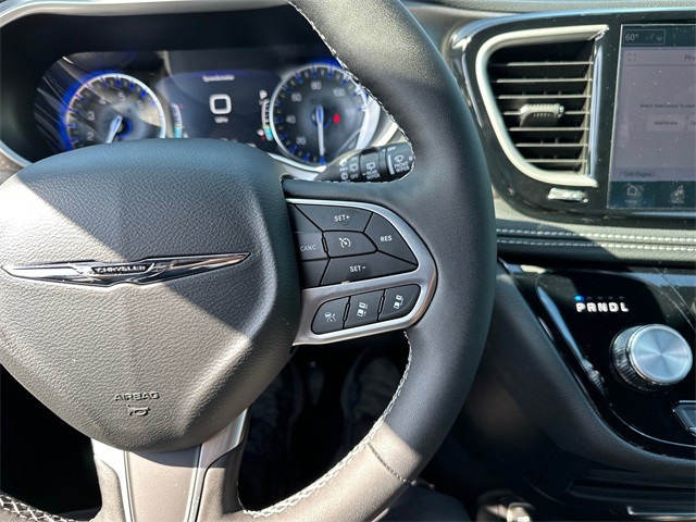2025 Chrysler Pacifica photo 34