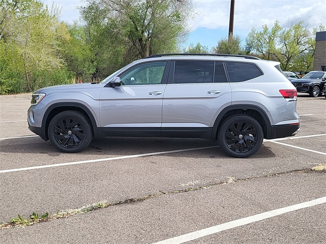 2025 Volkswagen Atlas SE Technology photo 2