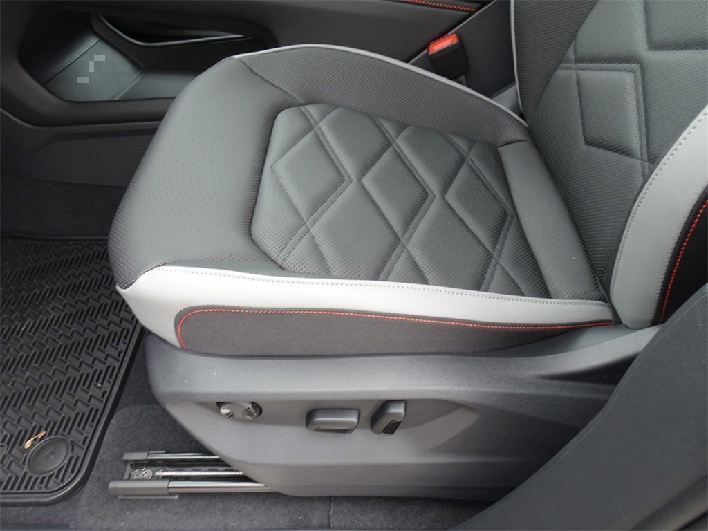 2025 Volkswagen Atlas Peak Edition SE photo 4