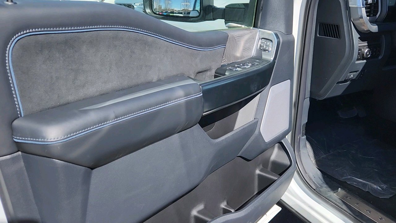 2025 Ford F-350 Platinum photo 9