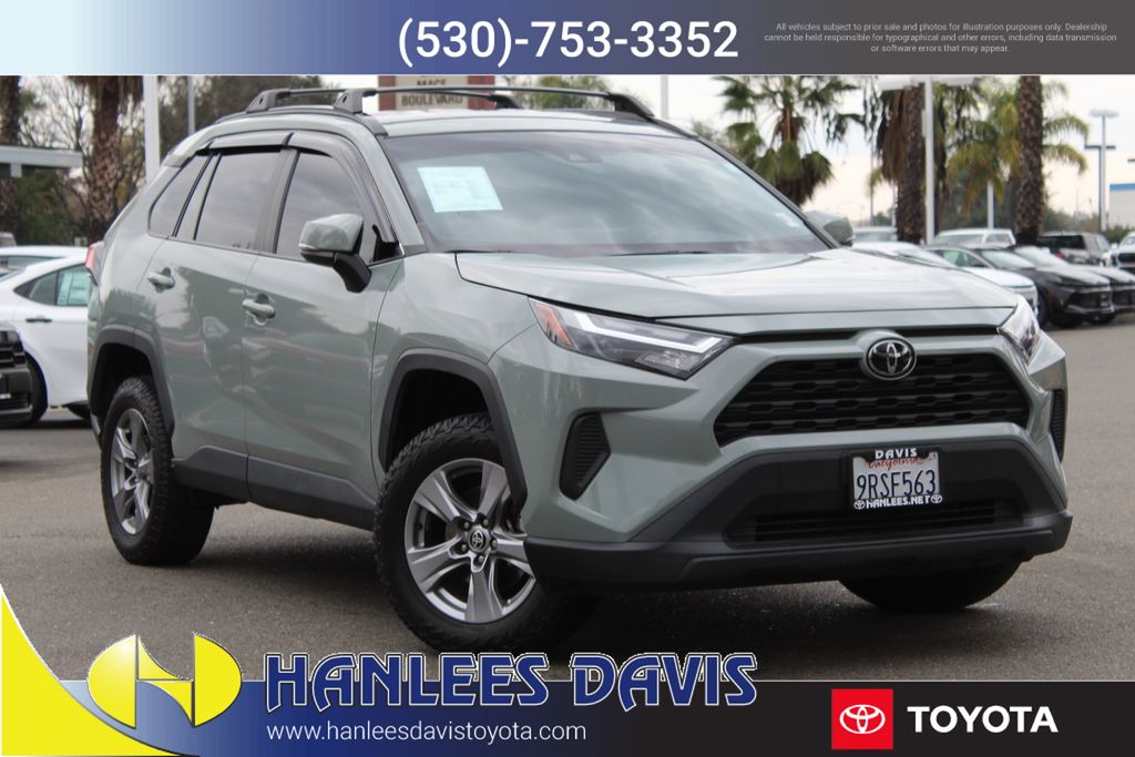 2023 Toyota RAV4 XLE's photo