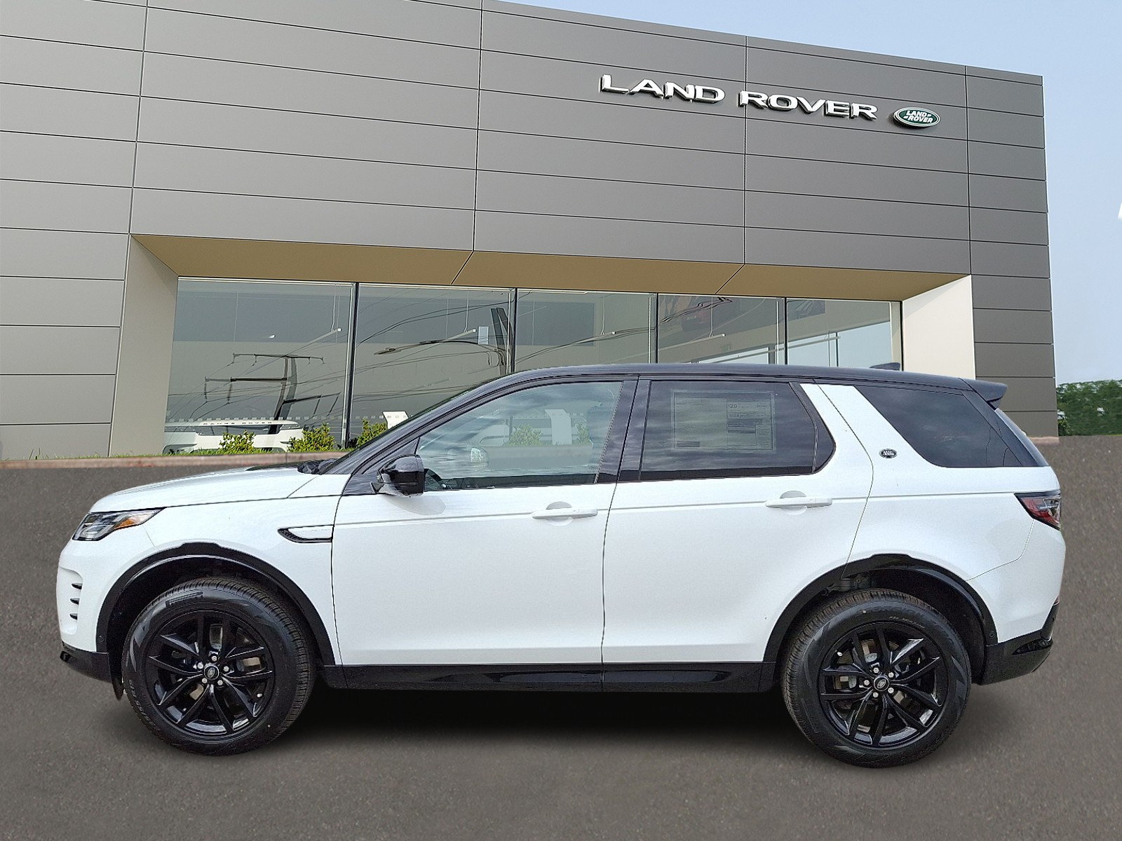 2025 Land Rover Discovery Sport Dynamic SE photo 2