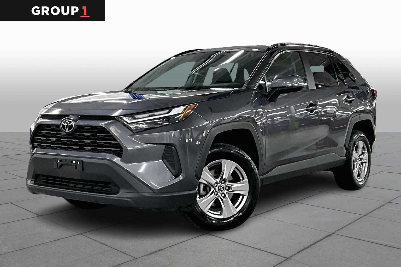 2024 Toyota RAV4 XLE's photo