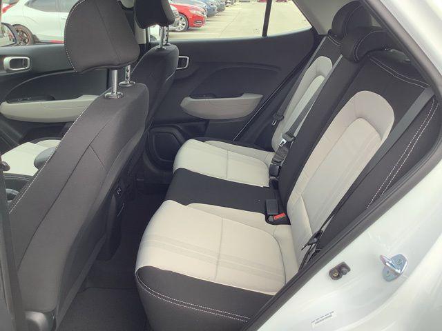 2026 Hyundai Venue SEL photo 4