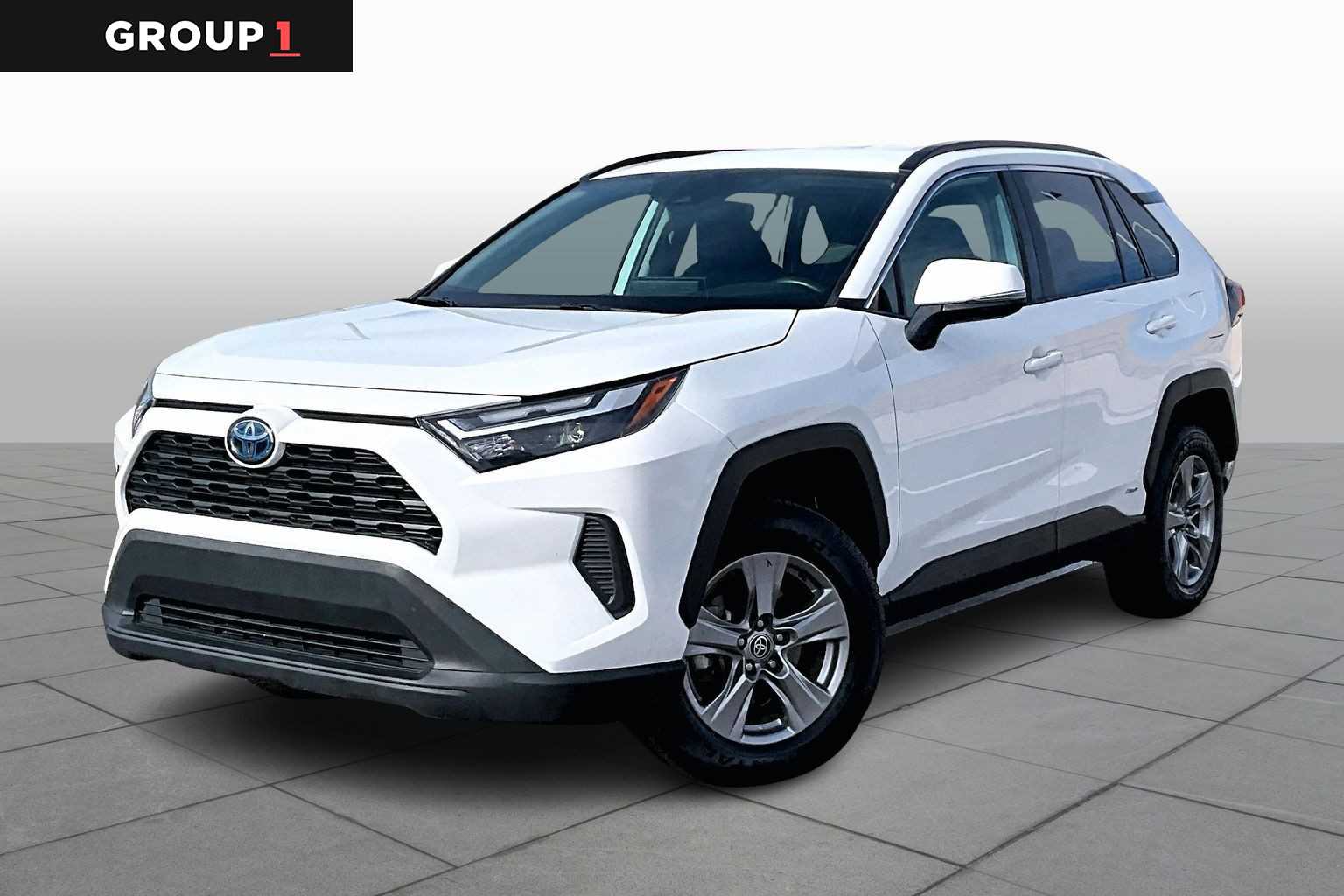 2024 Toyota RAV4 XLE's photo