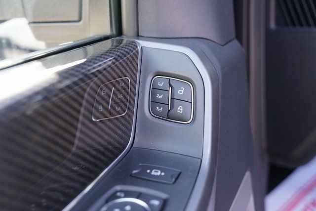 2025 FORD F-250 - Image 35