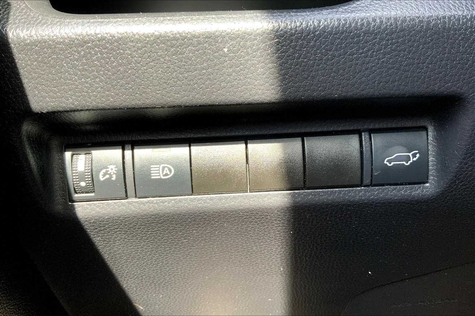 2021 Toyota RAV4 XLE photo 29
