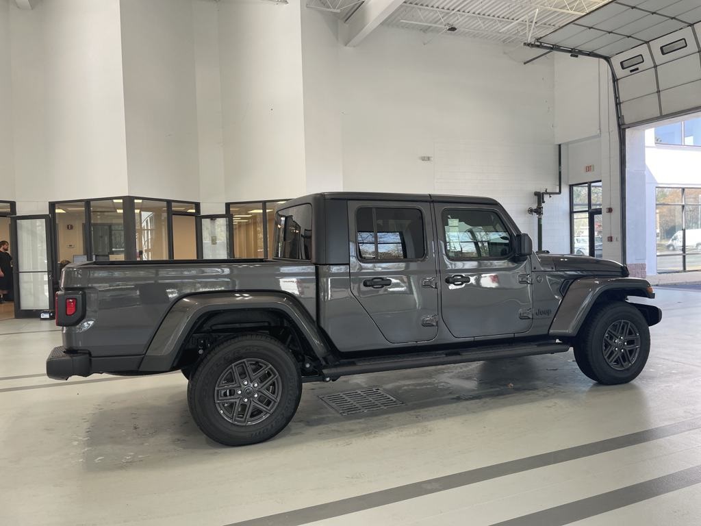 2024 Jeep Gladiator Sport photo 5