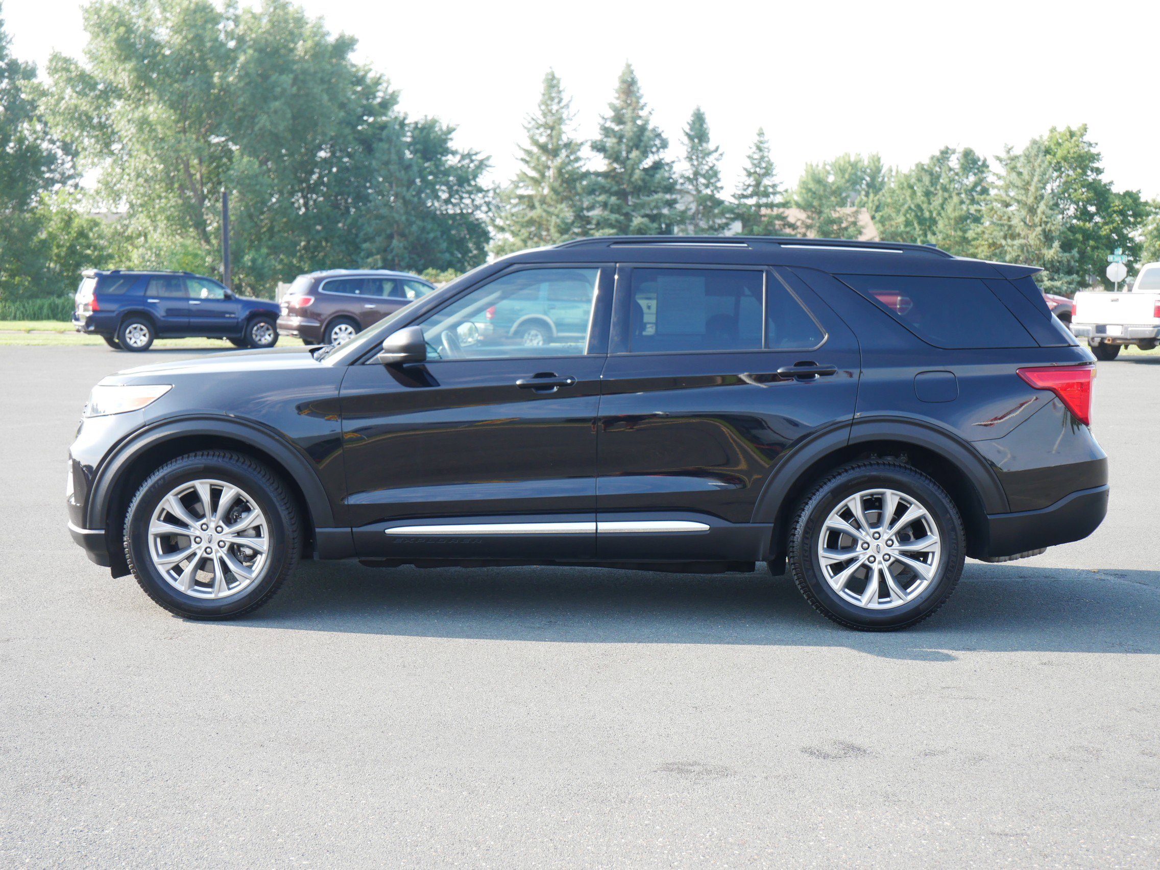 Used 2020 Ford Explorer XLT with VIN 1FMSK8DH1LGA51449 for sale in Hastings, Minnesota