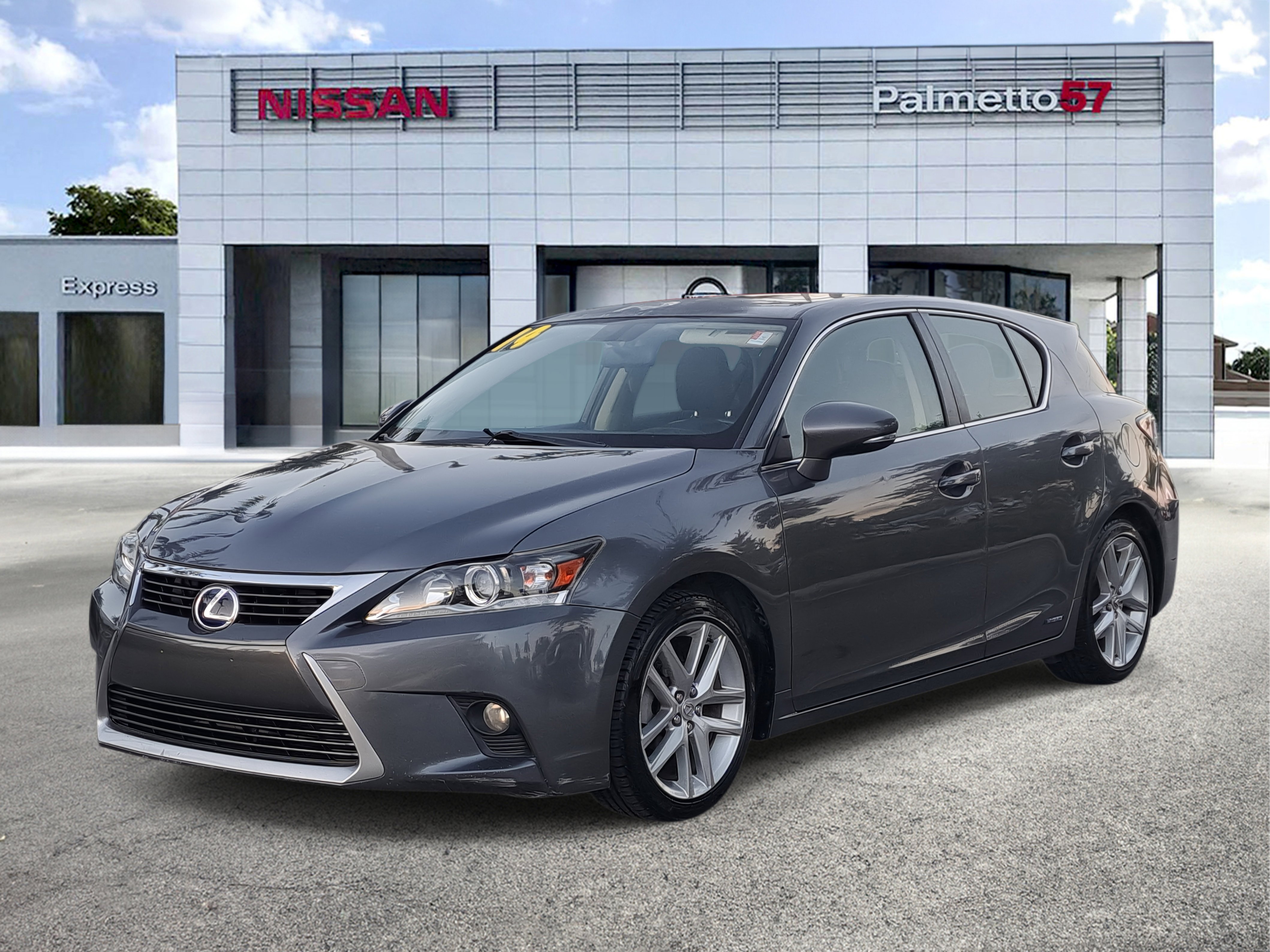 2014 Lexus CT 200h photo 2
