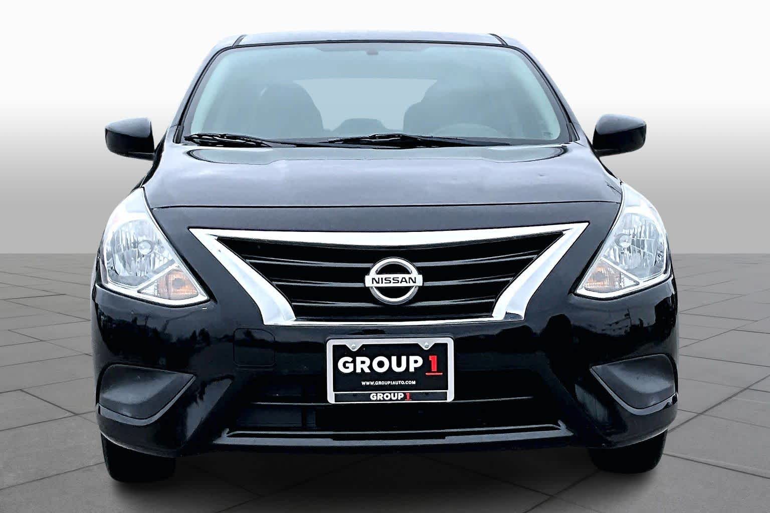 2017 Nissan Versa S photo 3