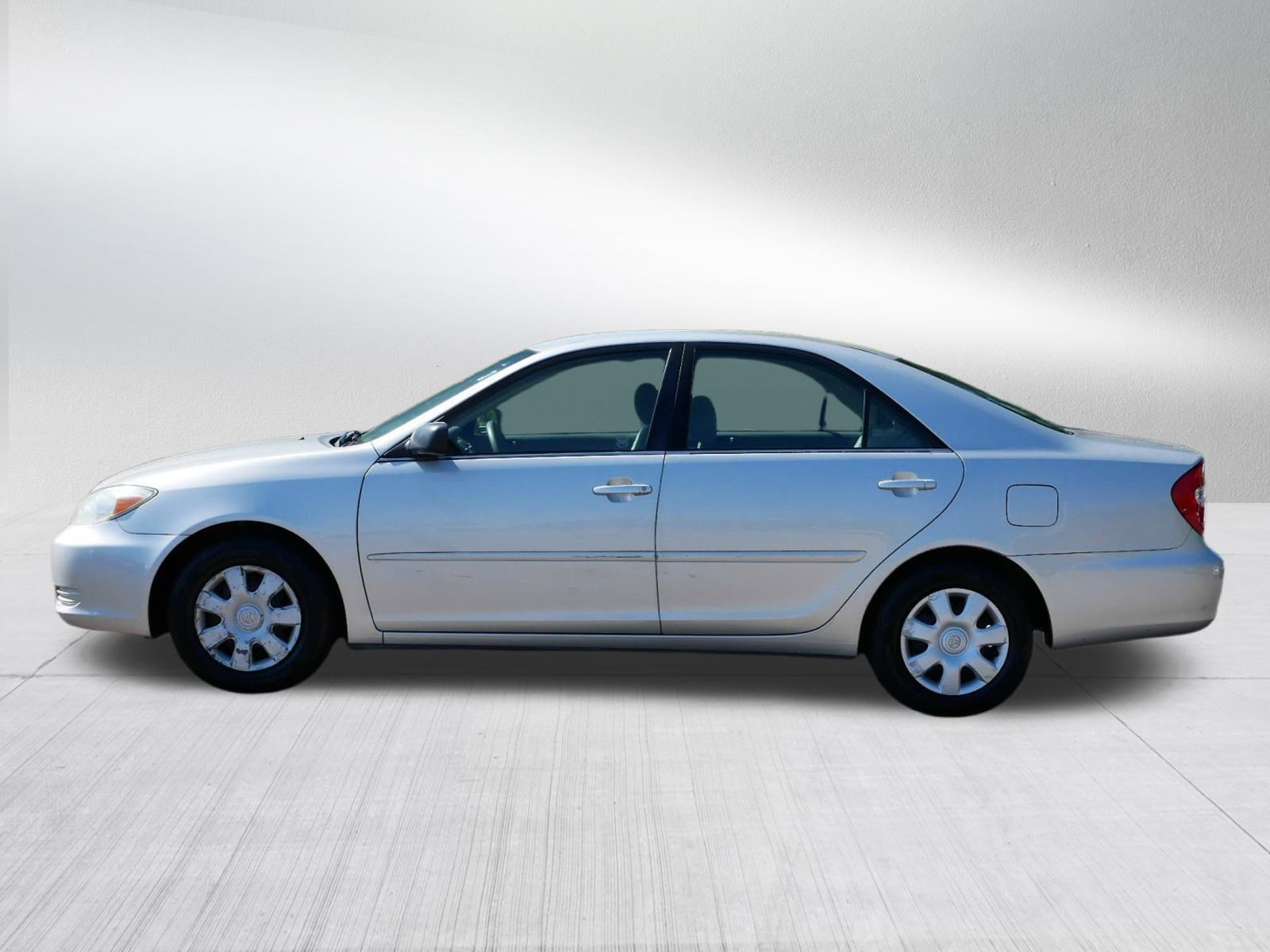 2004 Toyota Camry LE photo 4