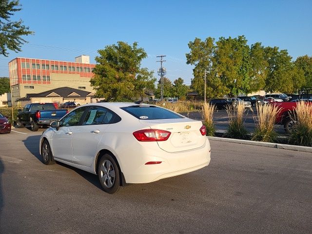 2018 Chevrolet Cruze LS photo 5