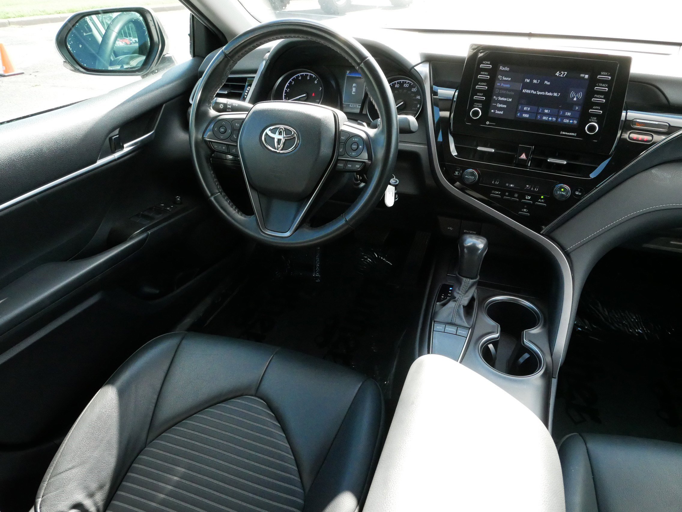 2023 Toyota Camry SE photo 9