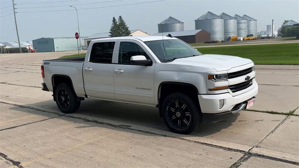 Used 2017 Chevrolet Silverado 1500 LT Z71 with VIN 3GCUKREC6HG332728 for sale in Oslo, Minnesota