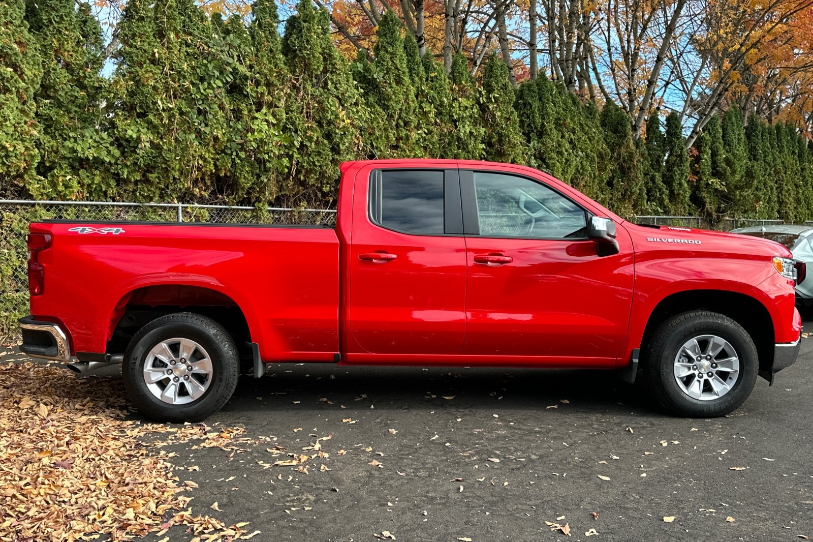 2025 Chevrolet Silverado 1500 LT photo 3