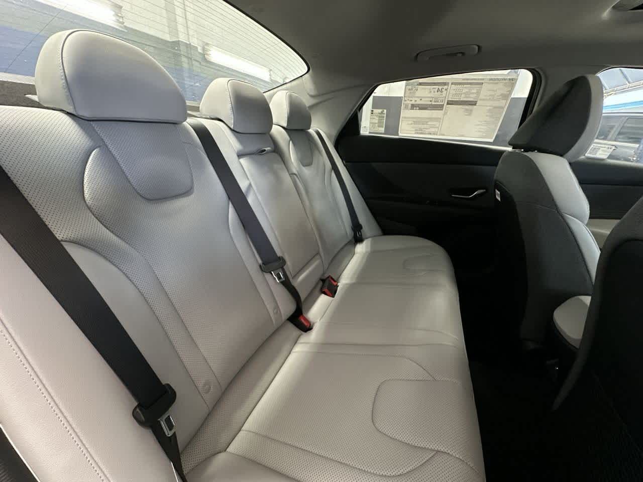2025 Hyundai Elantra Limited photo 24