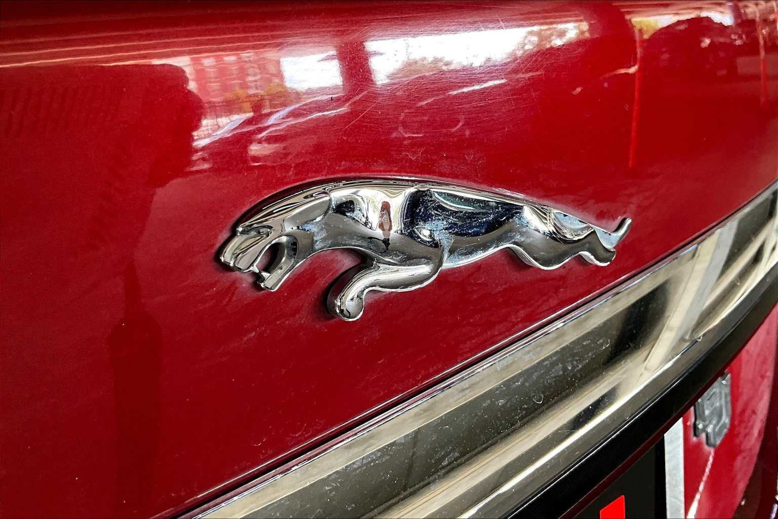 2012 Jaguar XF photo 30
